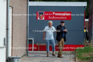 Pancratius zondag 18 september met het 3e tegen DSS 2, JO15-4 tegen Nieuw Sloten JO15-2 en wat toeschouwers van oud tot jong